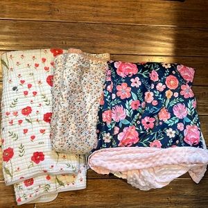 FREE SHIPPING: Floral blanket lot